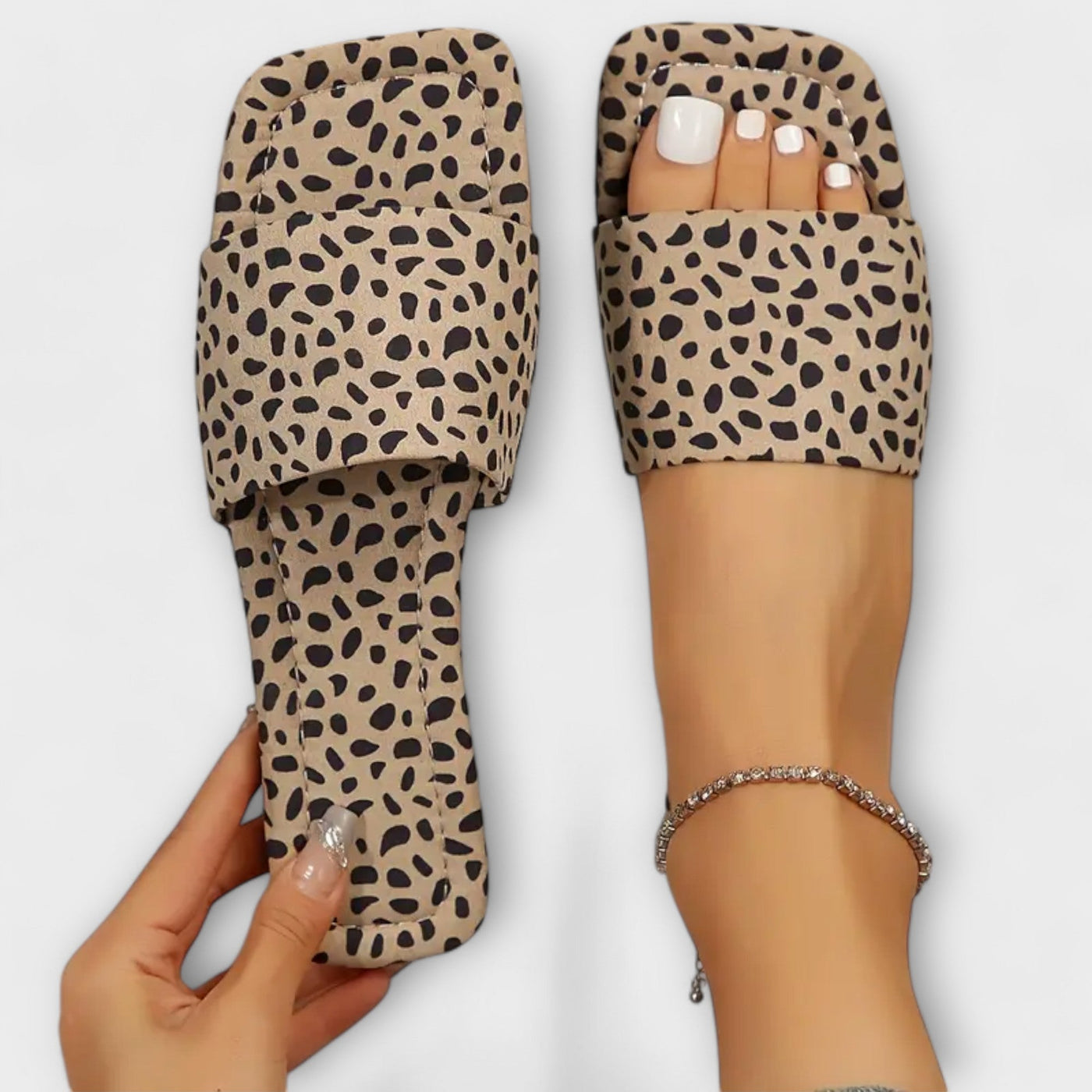 Ploché šľapky s leopardím vzorom