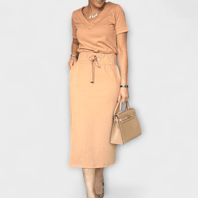 Danielle - Elegantný top s V-výstrihom a sukňou